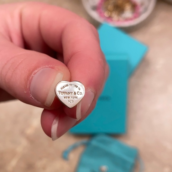 Tiffany Heart Earrings - Picture 3 of 3